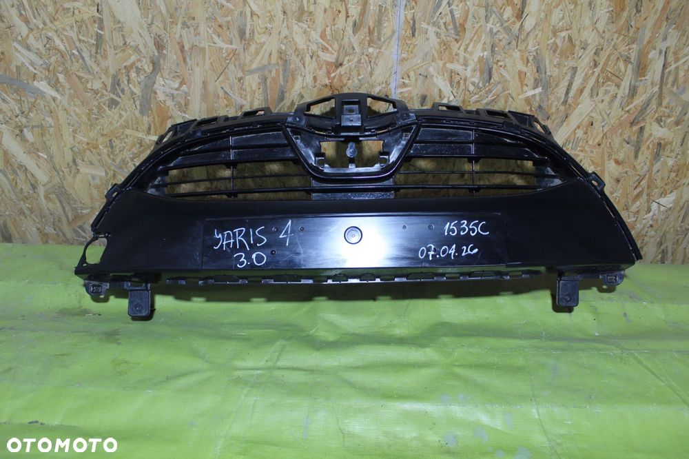 Grill Atrapa Toyota Yaris IV po 2020r. - 1