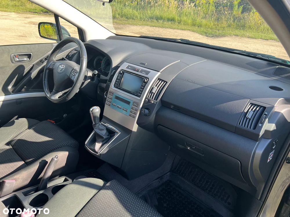 Toyota Corolla Verso 2.2 D-4D - 11