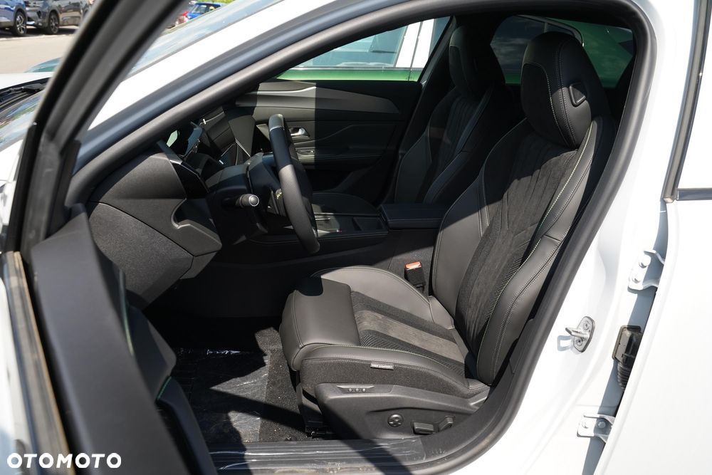 Peugeot 308 1.2 mHEV GT S&S e-DCS6 - 11