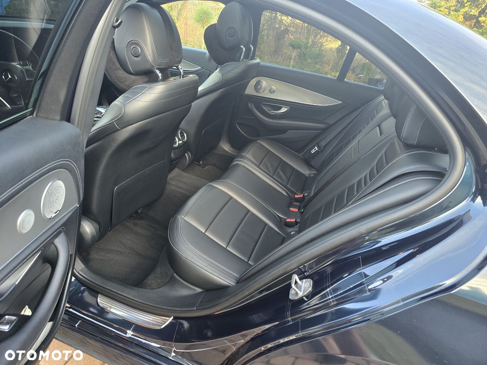 Mercedes-Benz Klasa E 220 d 4-Matic 9G-TRONIC - 25