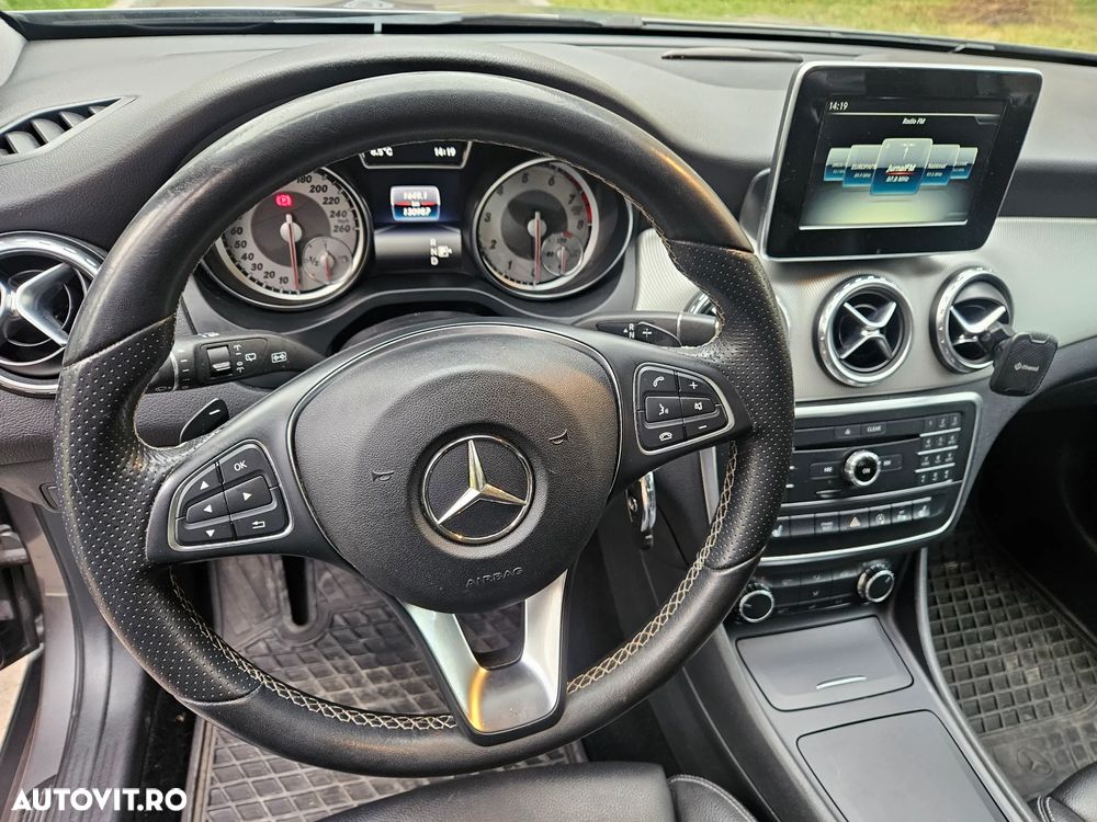 Mercedes-Benz GLA 200 7G-DCT Peak Edition - 9