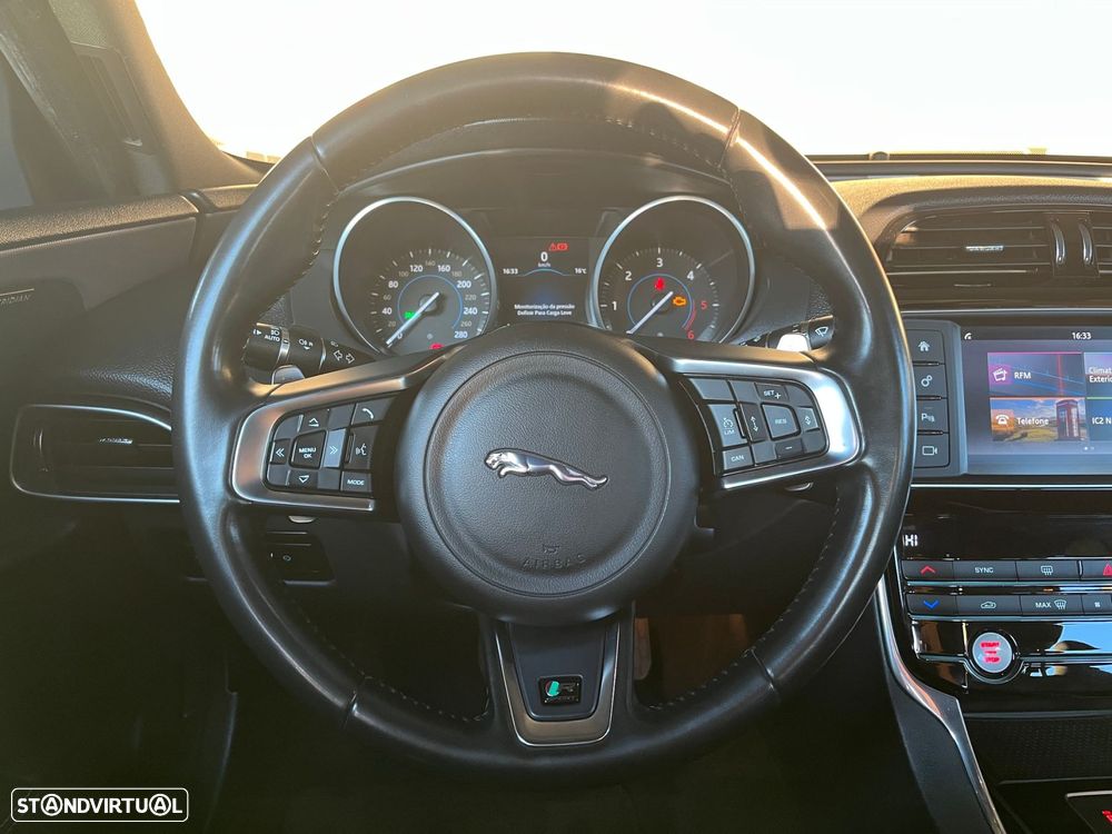 Jaguar XE 2.0 D R-Sport Aut. - 24