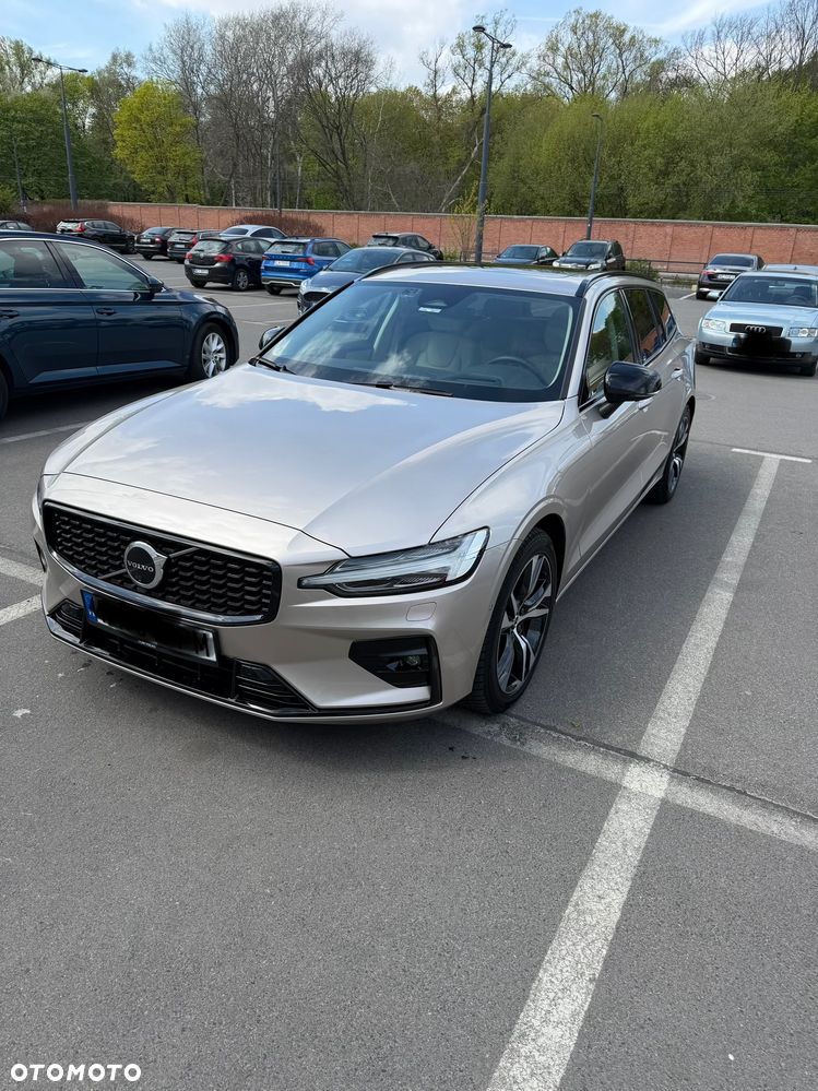 Volvo V60 B4 B Ultra Dark - 1