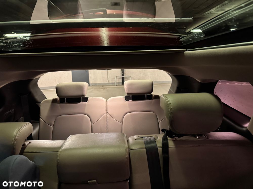 Hyundai Grand Santa Fe - 38