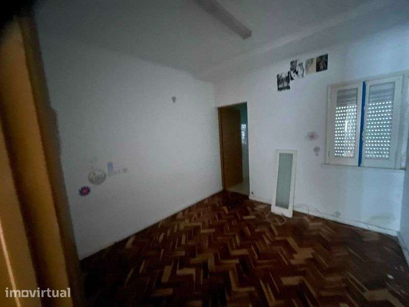 Arrenda-se Moradia T2, com quintal e balcão localizado em S.josé - Grande imagem: 4/8