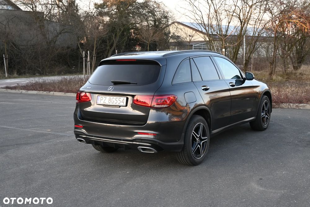 Mercedes-Benz GLC - 11