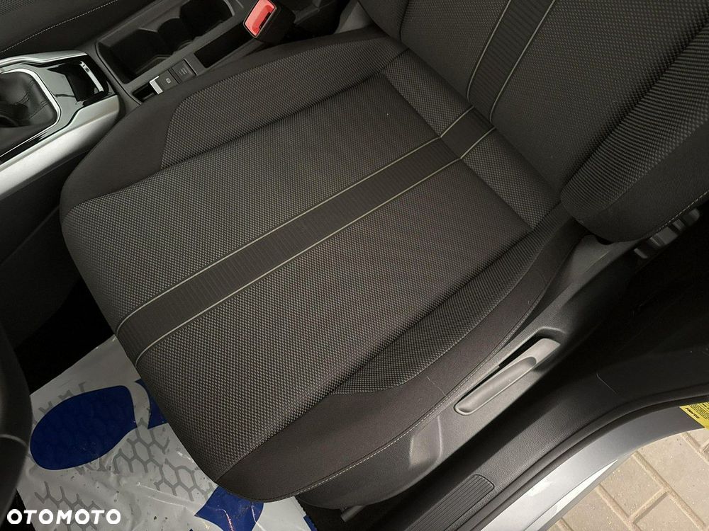 Volkswagen T-Roc - 18
