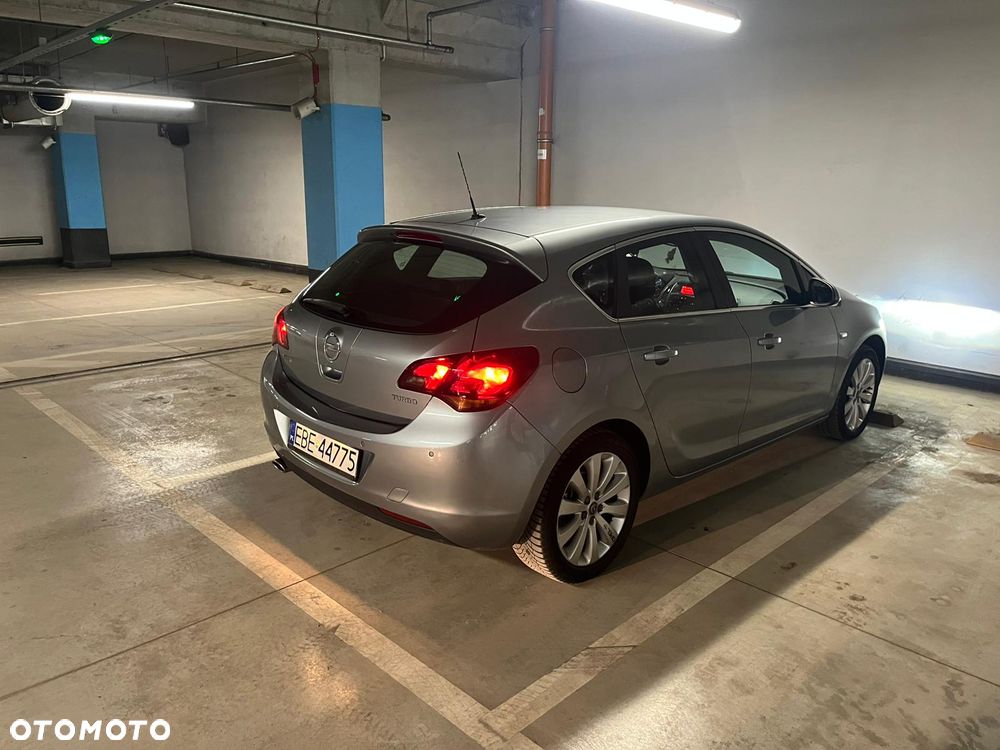 Opel Astra 1.4 T Executive - 4