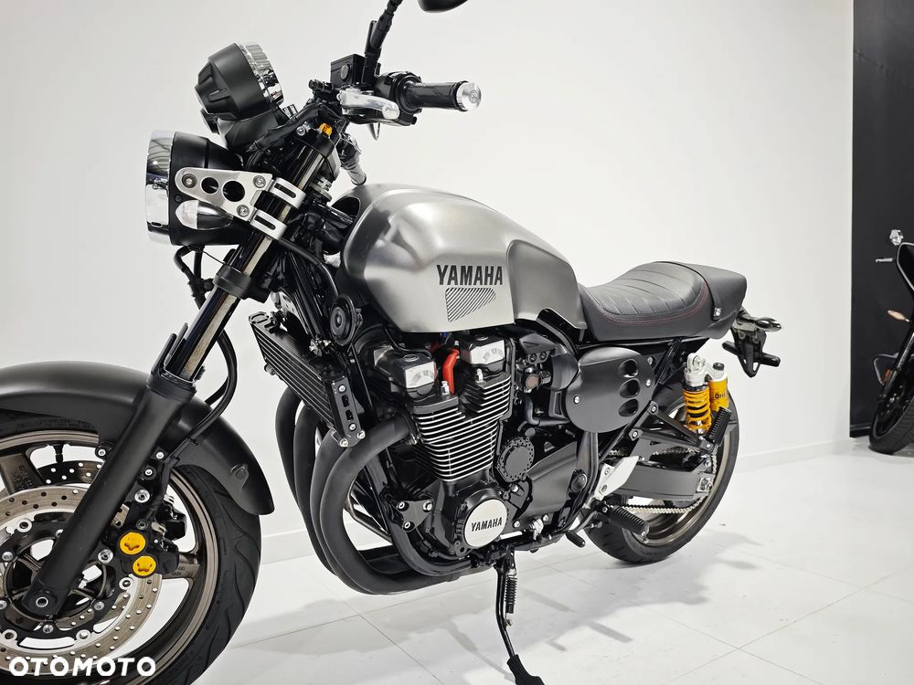 Yamaha XJR - 17