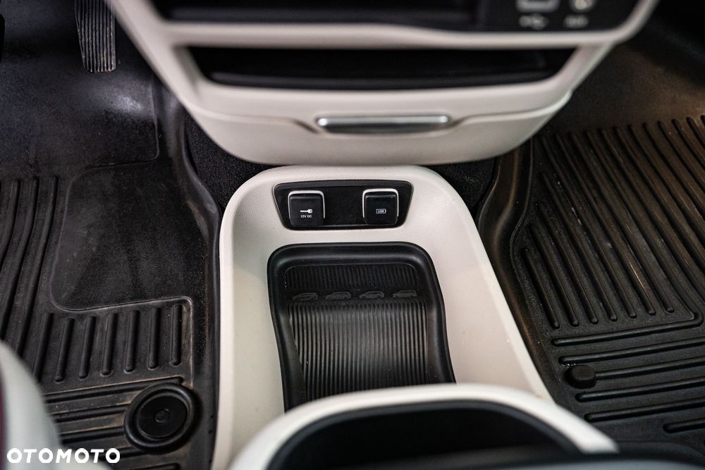 Chrysler Pacifica - 16