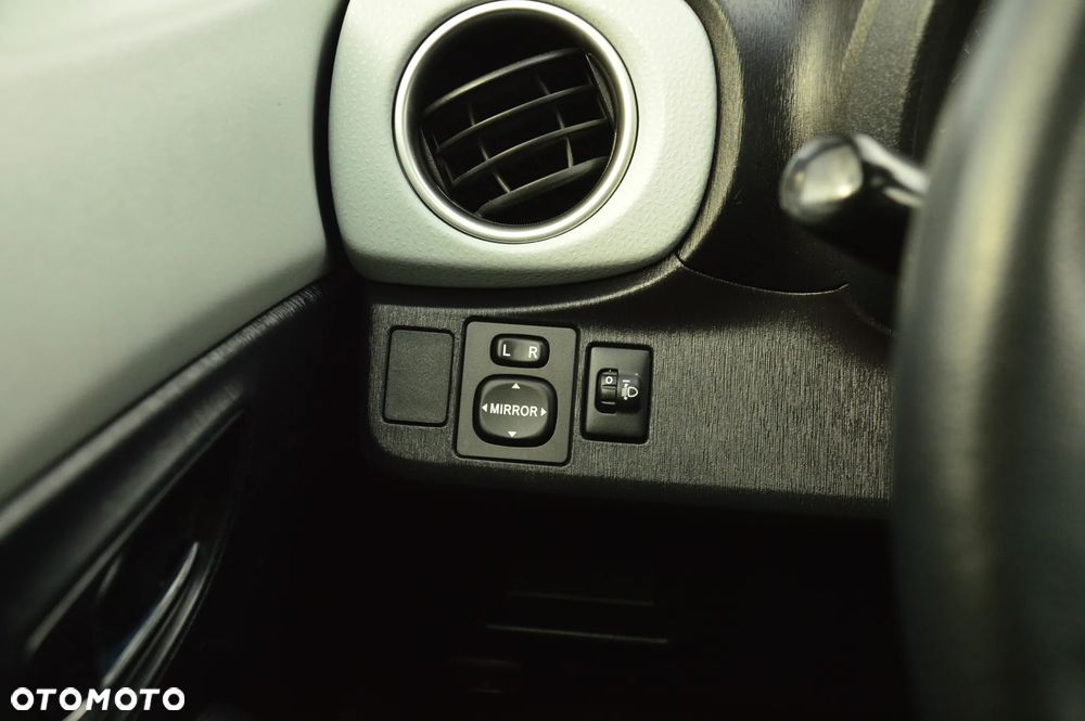 Toyota Yaris - 38