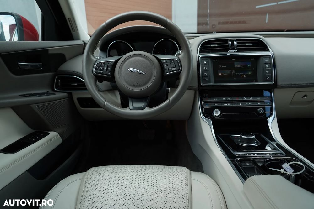 Jaguar XE 2.0 Portfolio - 17