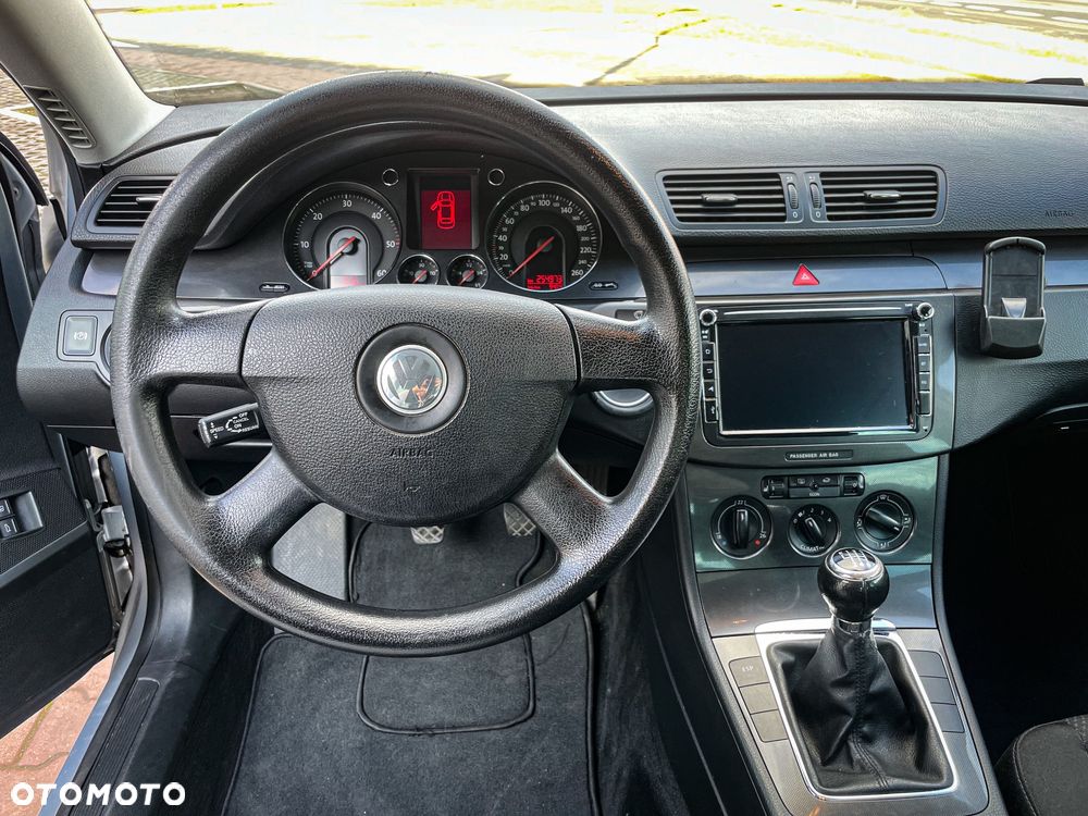 Volkswagen Passat 2.0 TDI Comfortline - 16