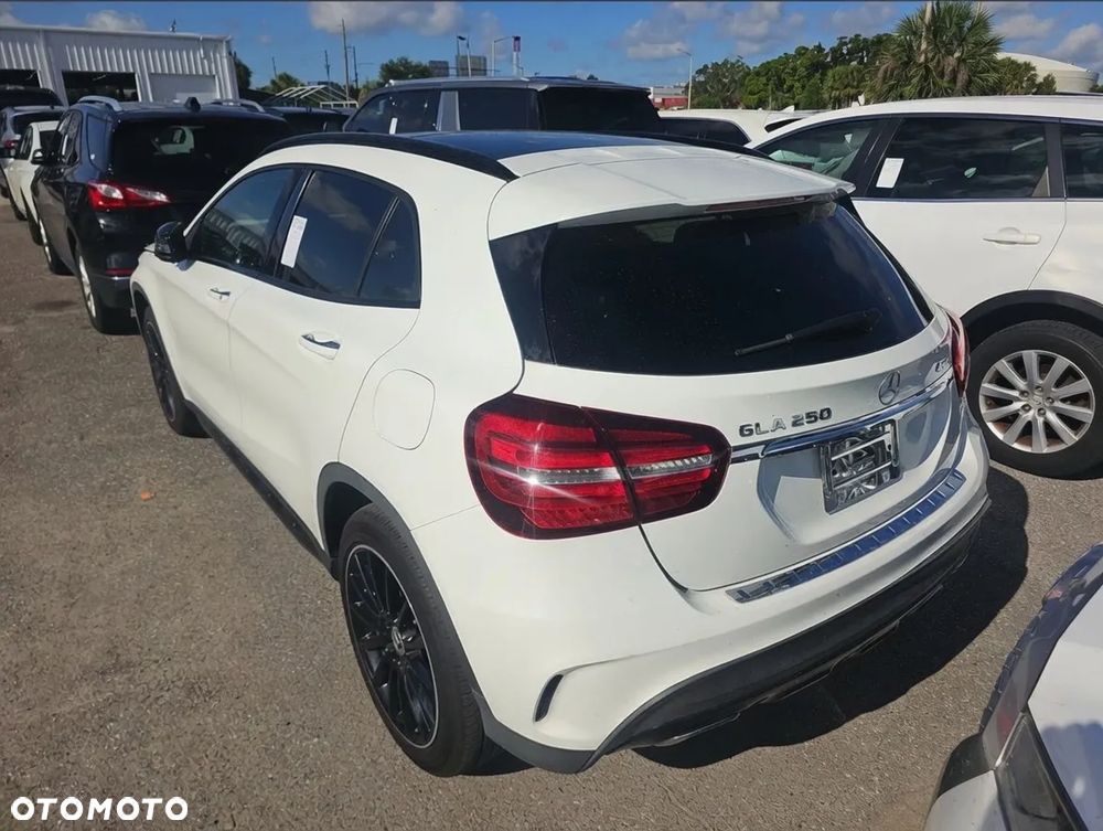 Mercedes-Benz GLA 250 4Matic 7G-DCT - 7