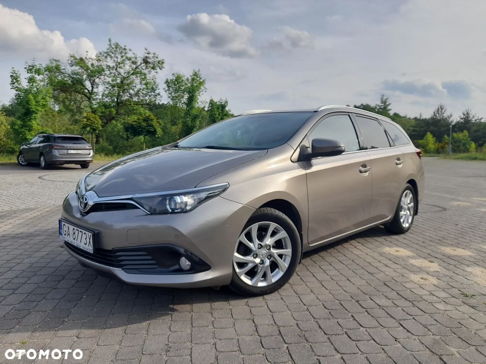 Toyota Auris 1.6 Premium Comfort - 3