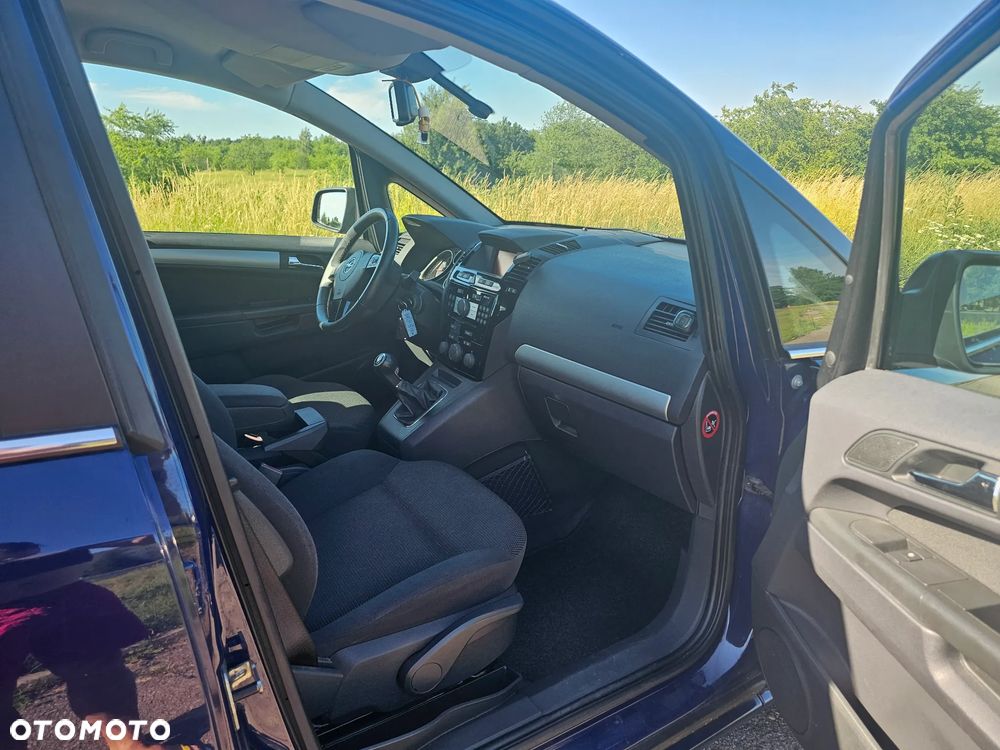 Opel Zafira 1.6 Cosmo - 17