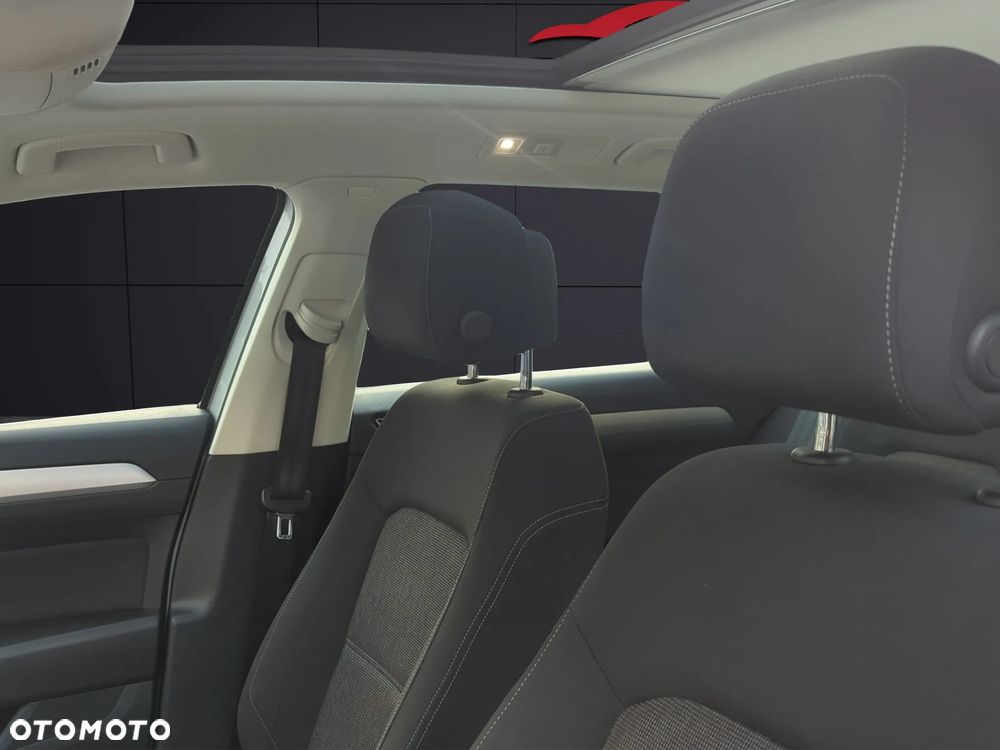 Volkswagen Passat - 31