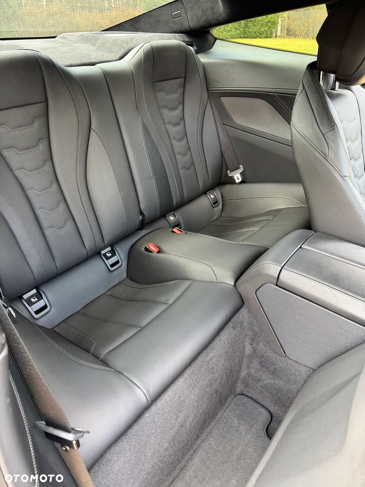 BMW Seria 8 - 38