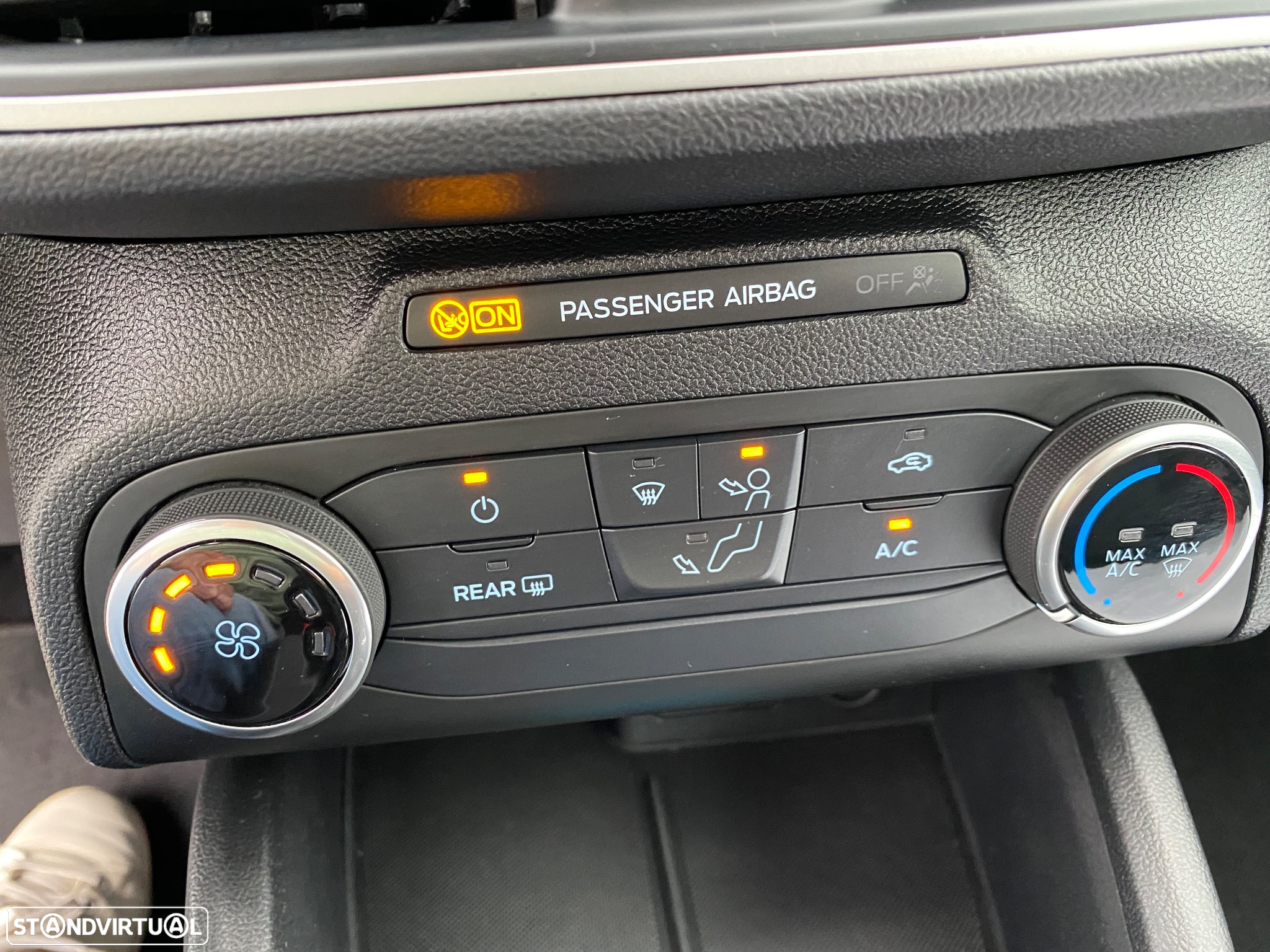 Ford Focus SW 1.5 EcoBlue S&S TITANIUM DESIGN - 34
