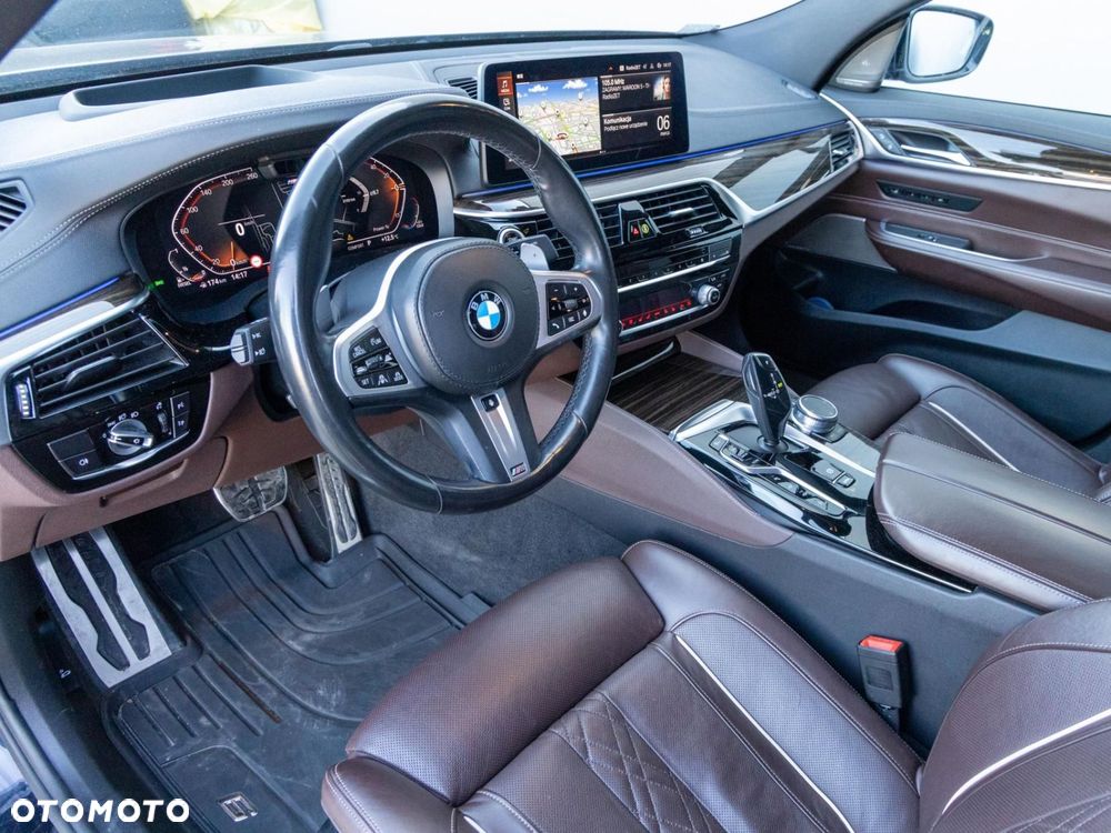 BMW 6GT - 12