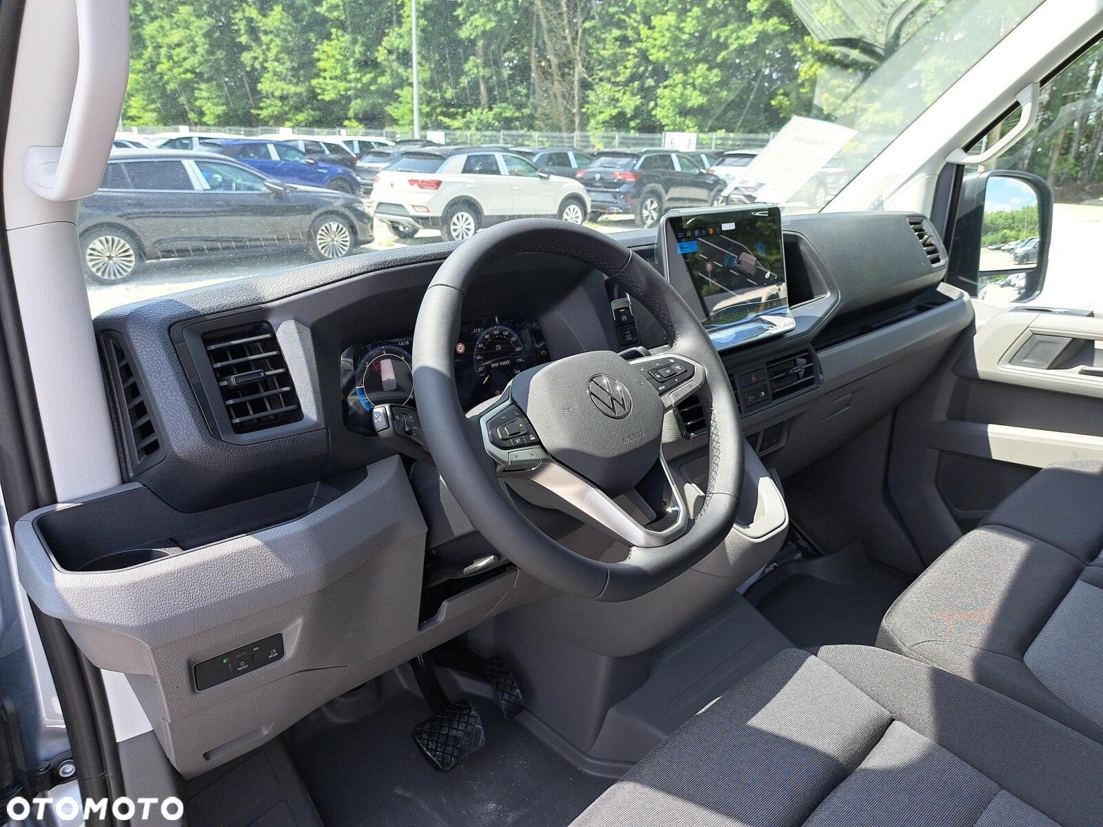 Volkswagen Crafter 35 Furgon z wysokim dachem silnik: 2,0 l EU6 SCR 177 KM / skrzynia biegów: 4MOTION automatyczna 8-biegowa rozstaw osi: 3640 mm - 9