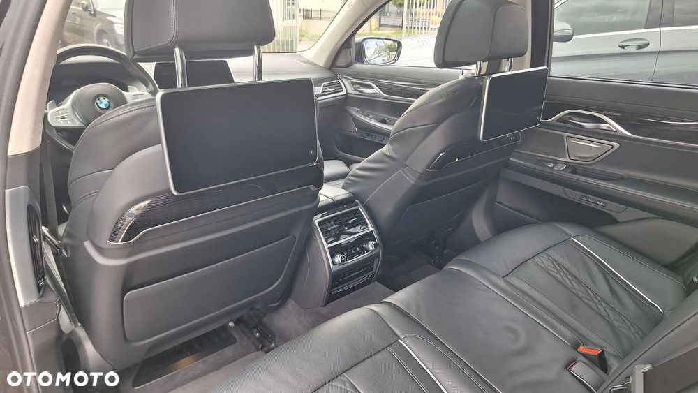 BMW Seria 7 750i xDrive - 11