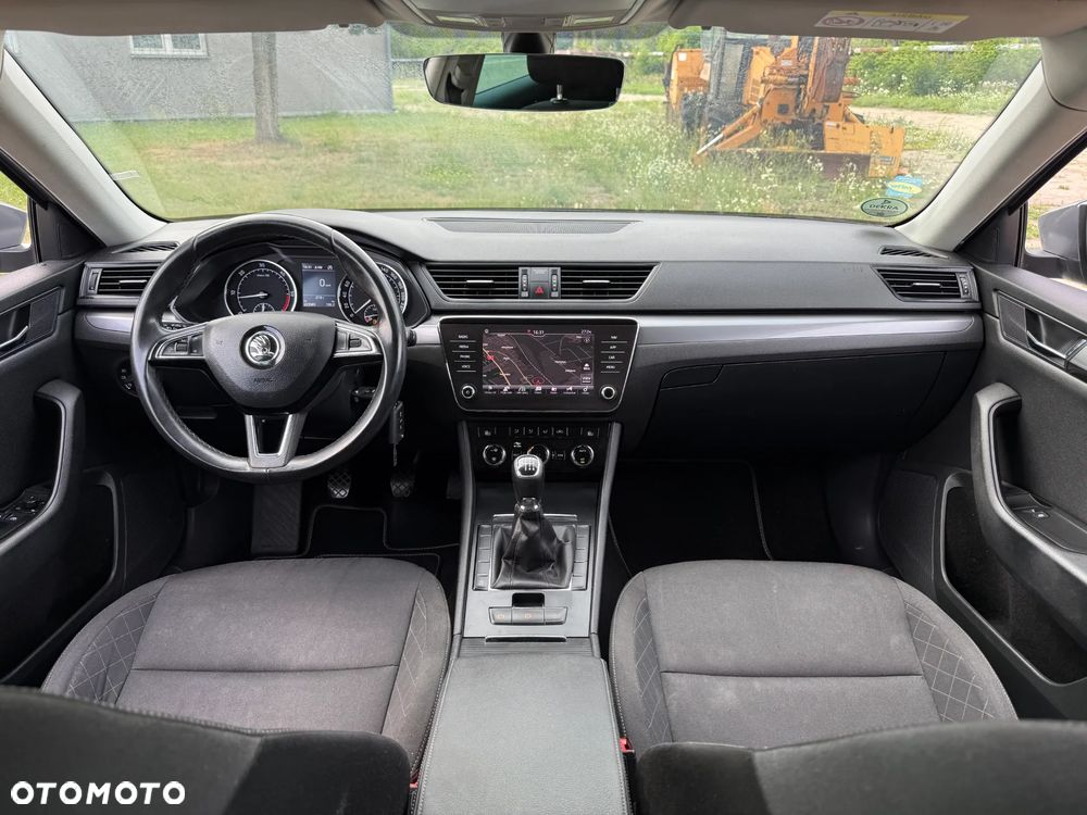 Skoda Superb 2.0 TDI Premium Edition - 2