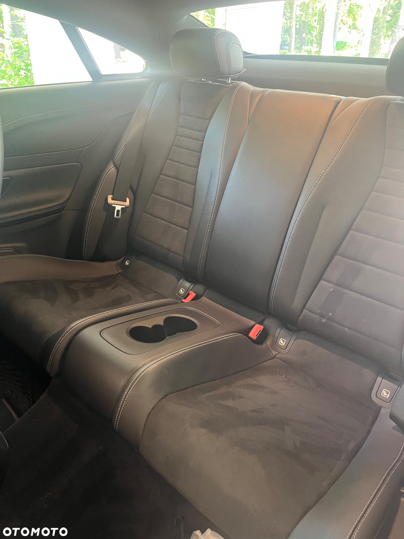 Mercedes-Benz Klasa E 220 d Coupe 4-Matic 9G-TRONIC - 16
