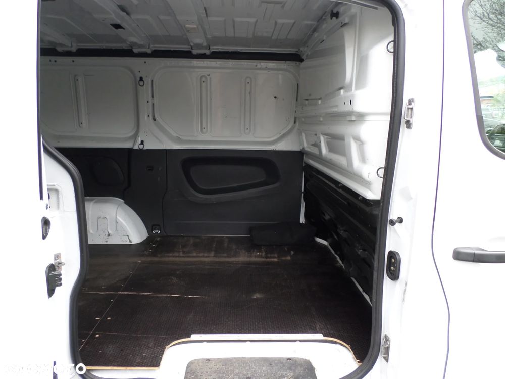 Opel Vivaro - 17