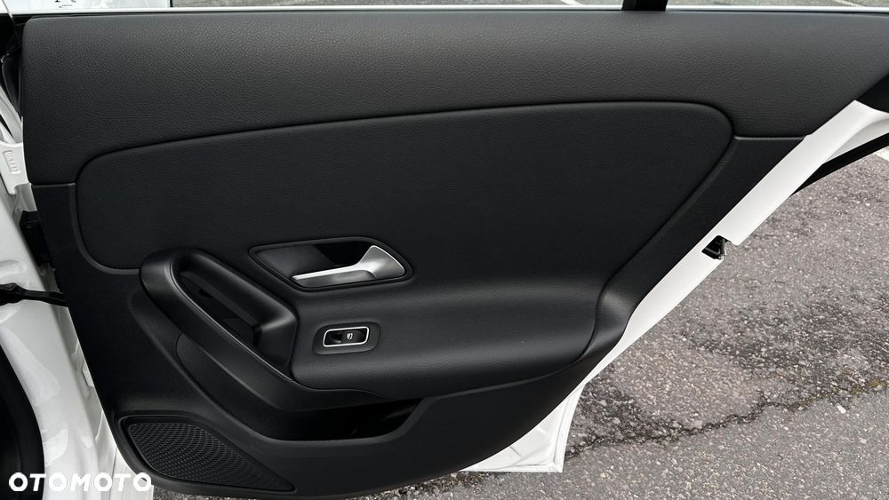 Mercedes-Benz CLA - 25