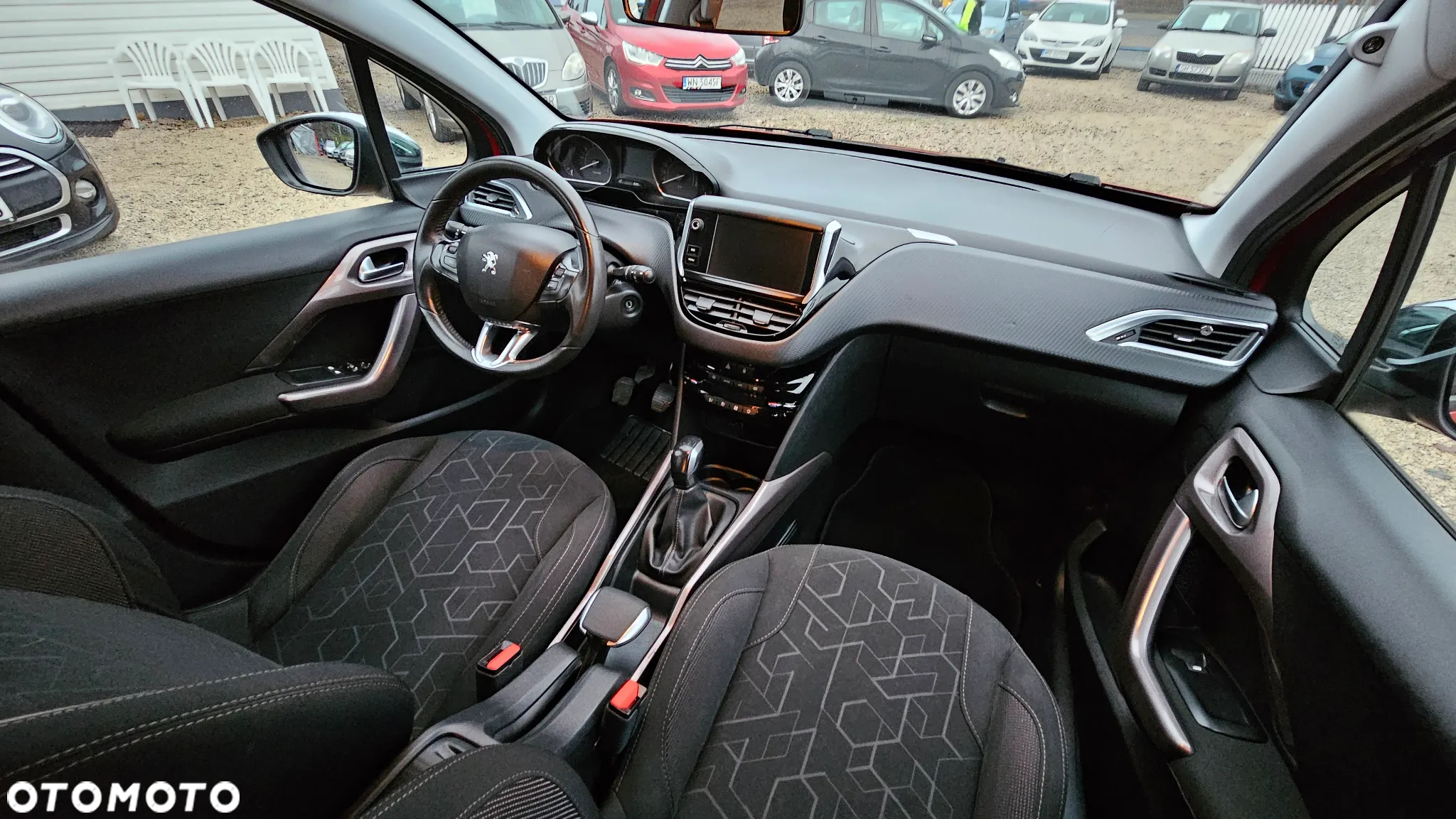 Peugeot 2008 1.2 Pure Tech Allure S&S - 16