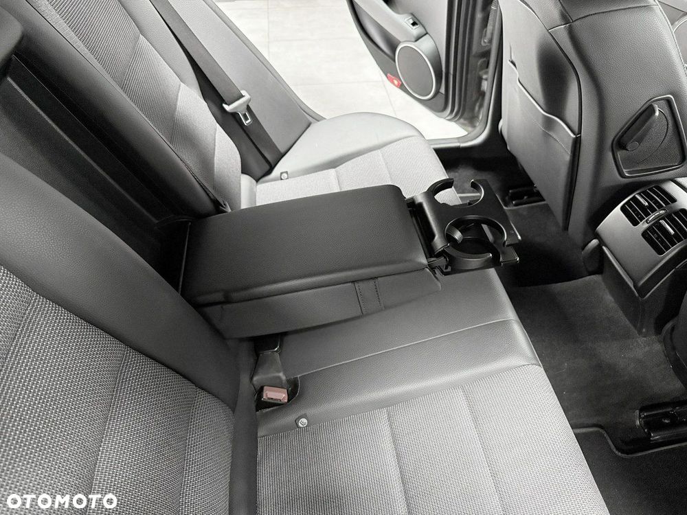 Mercedes-Benz Klasa C 200 CDI DPF (BlueEFFICIENCY) 7G-TRONIC Avantgarde - 33