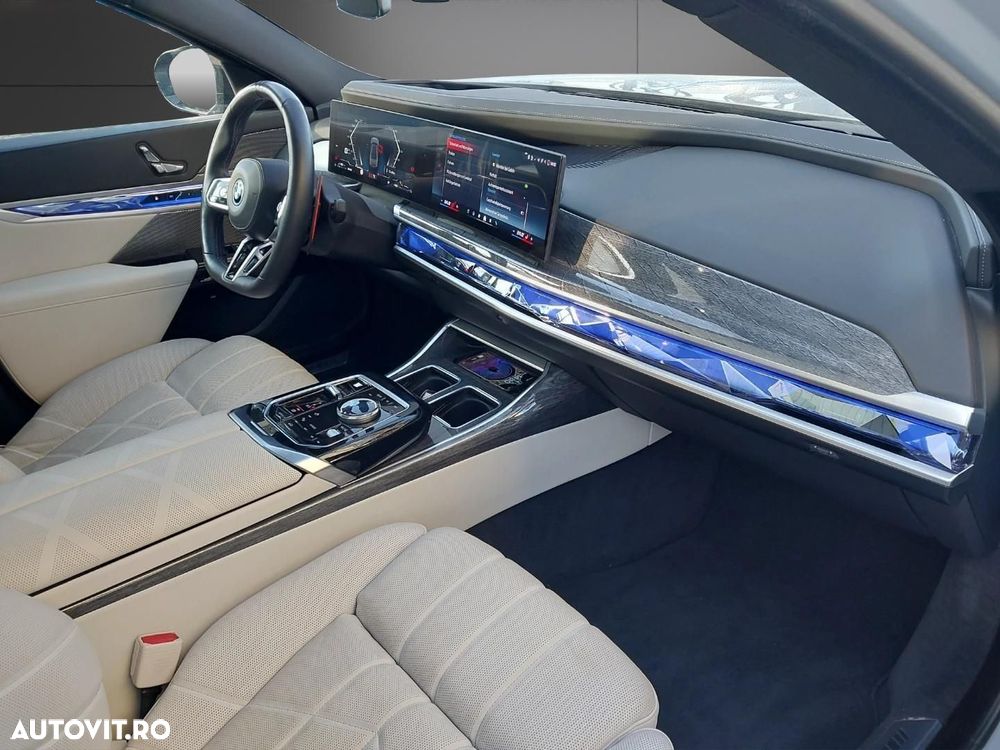 BMW M7 M760e xDrive - 16