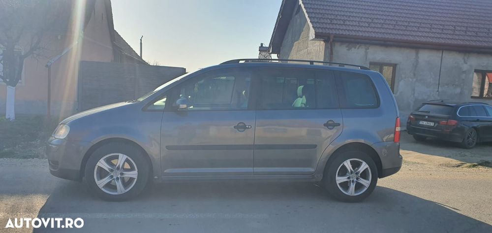 Volkswagen Touran 1.9 TDI Highline - 10