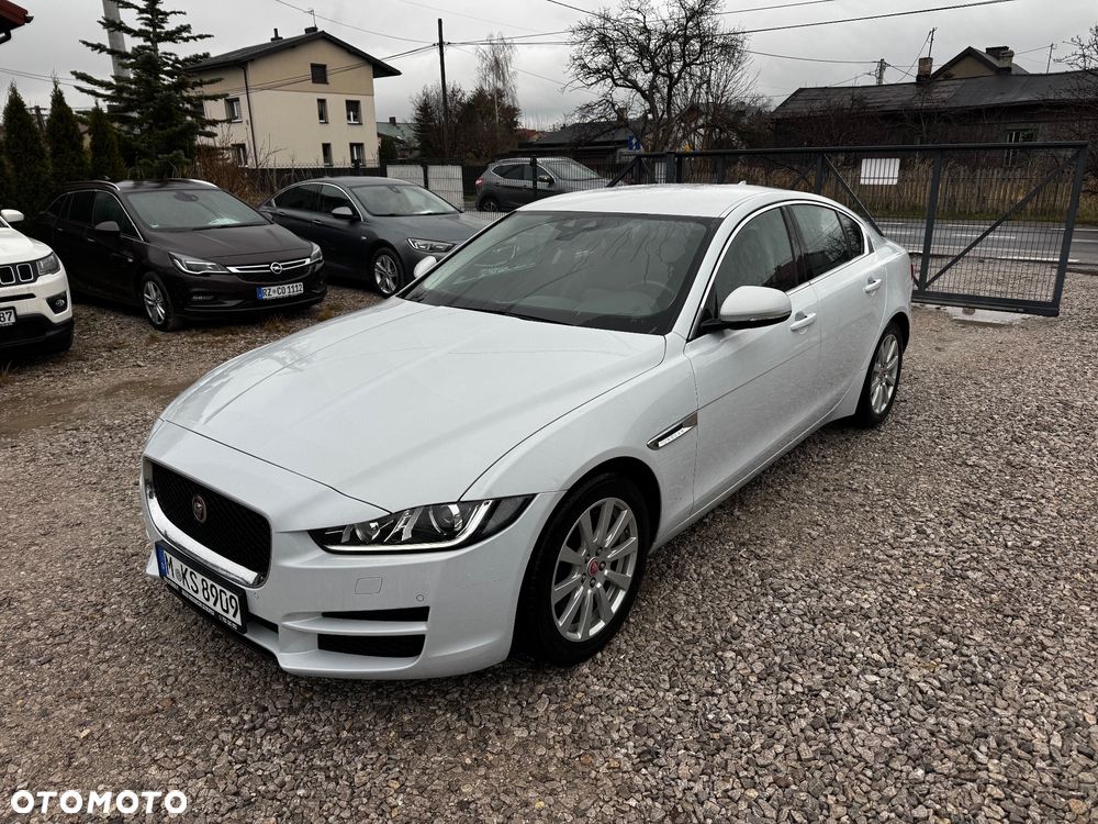 Jaguar XE 2.0 T Prestige - 13