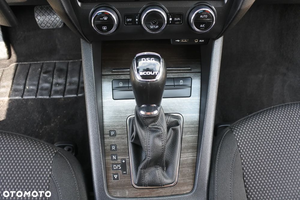 Skoda Octavia Scout 2.0 TDI 4x4 DSG - 20
