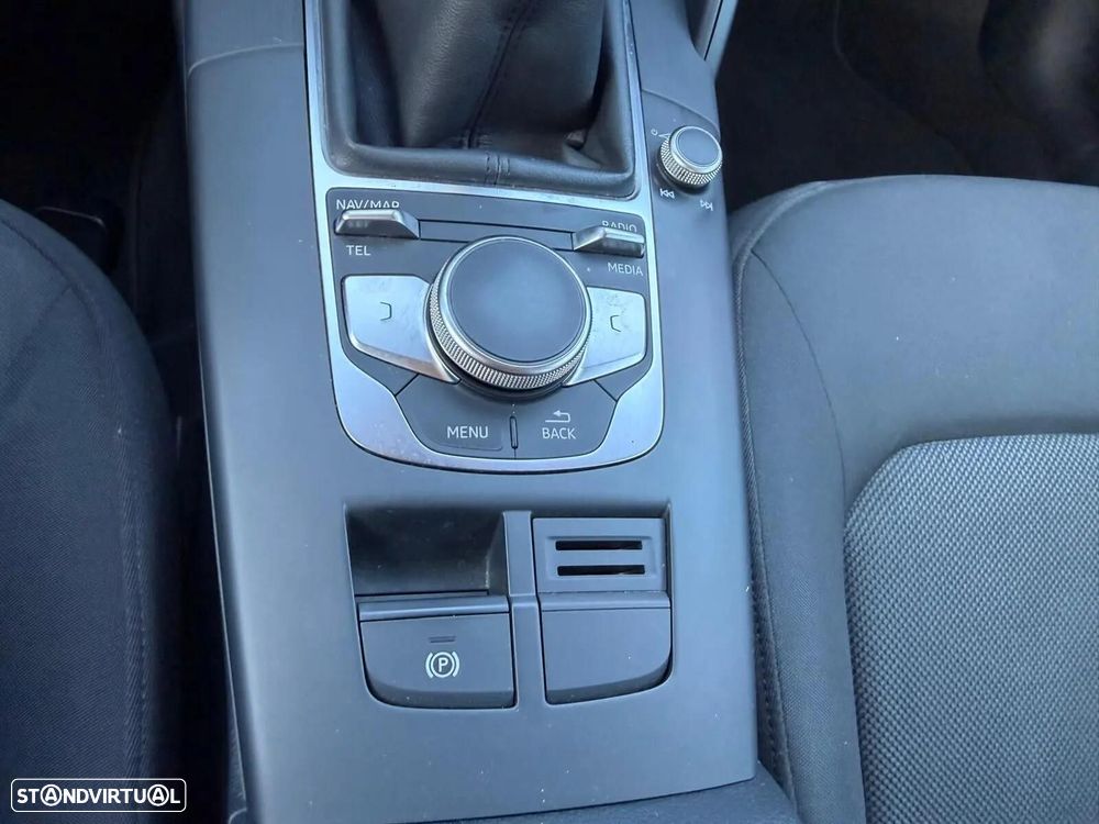 Audi A3 Limousine 30 TDI Design - 39