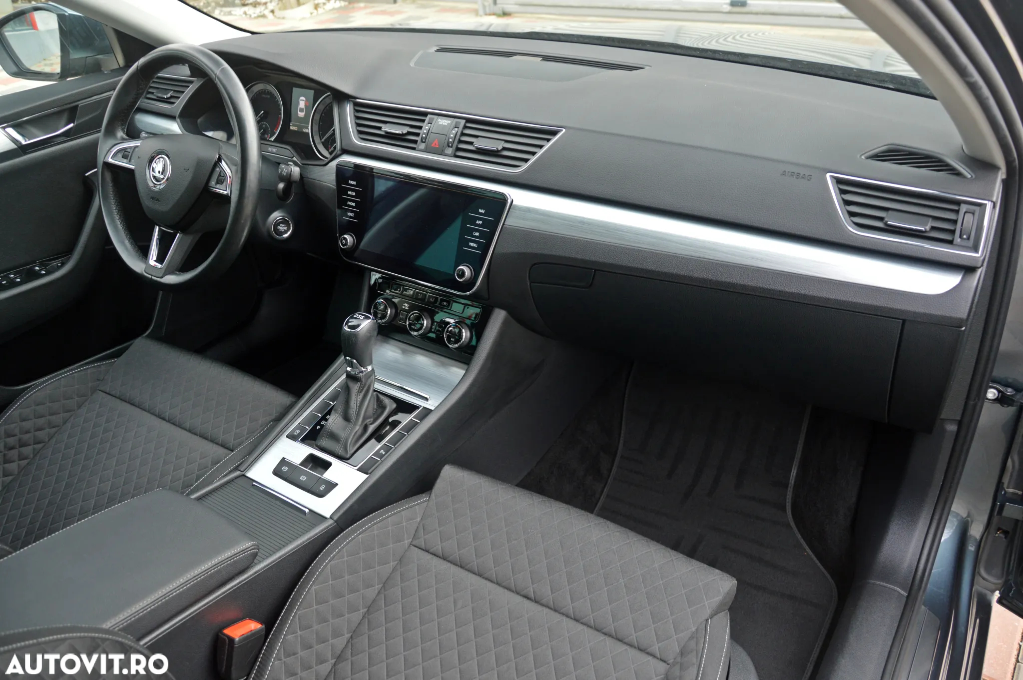 Skoda Superb 2.0 TDI DSG Active - 19