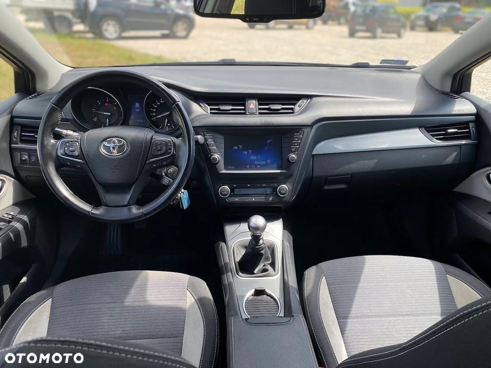 Toyota Avensis 2.0 D-4D Premium - 11