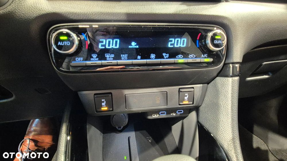 Toyota Yaris Hybrid 1.5 Executive - 11