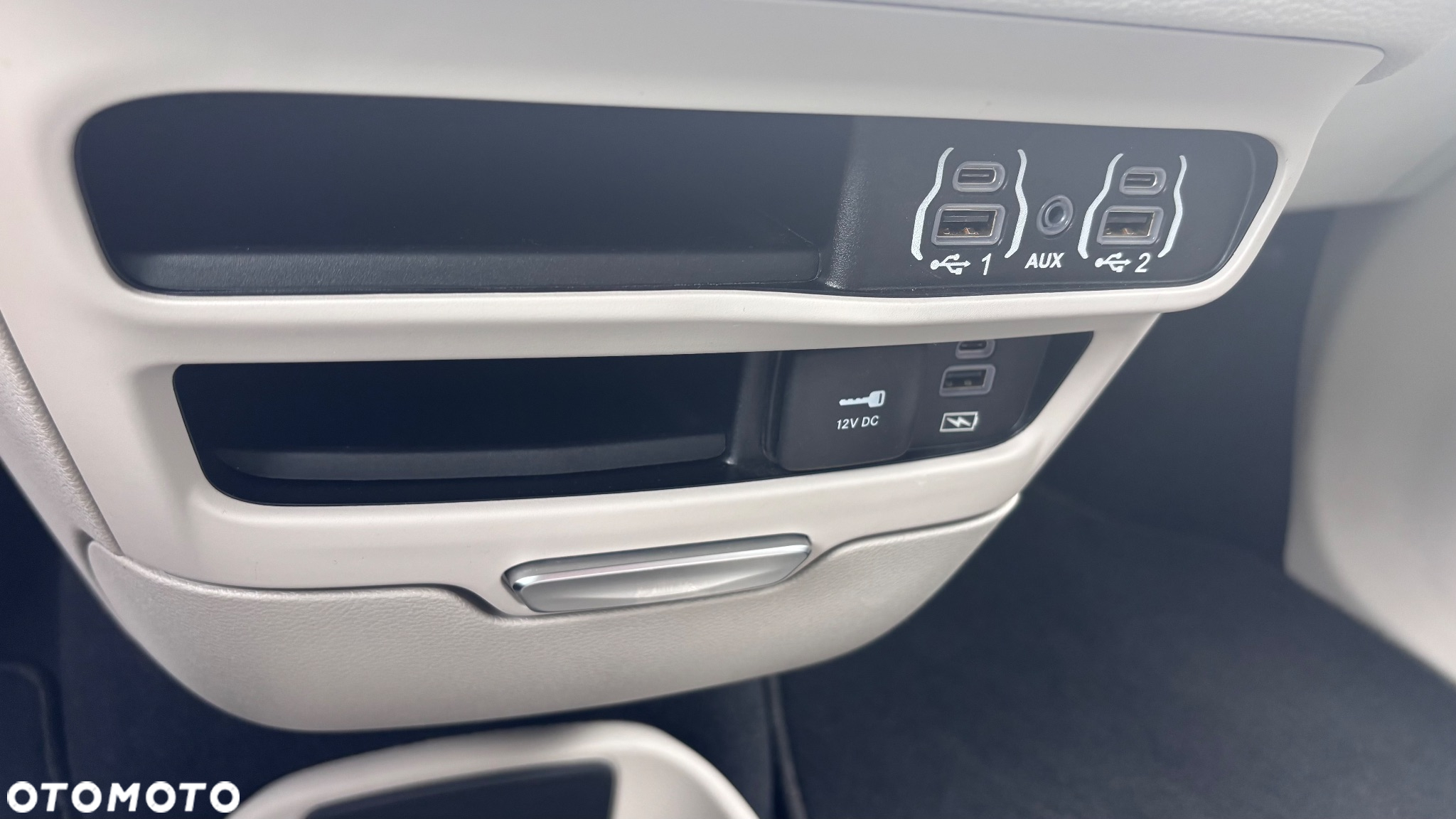 Chrysler Pacifica - 31