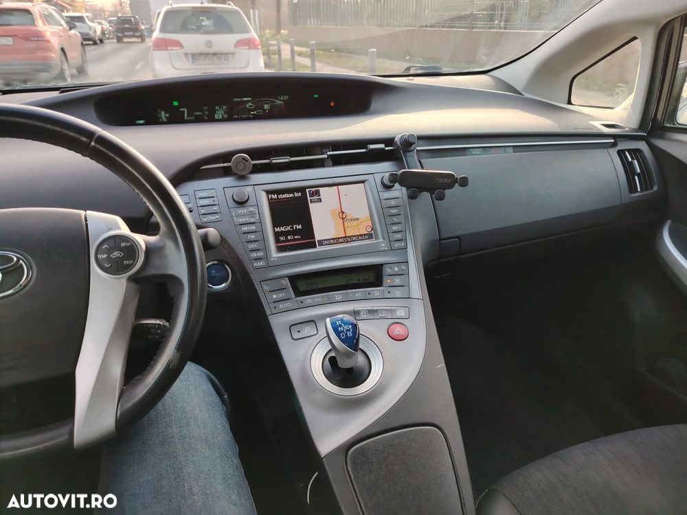 Toyota Prius Sol - 23