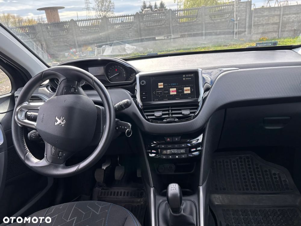 Peugeot 2008 1.2 Pure Tech Style S&S - 6