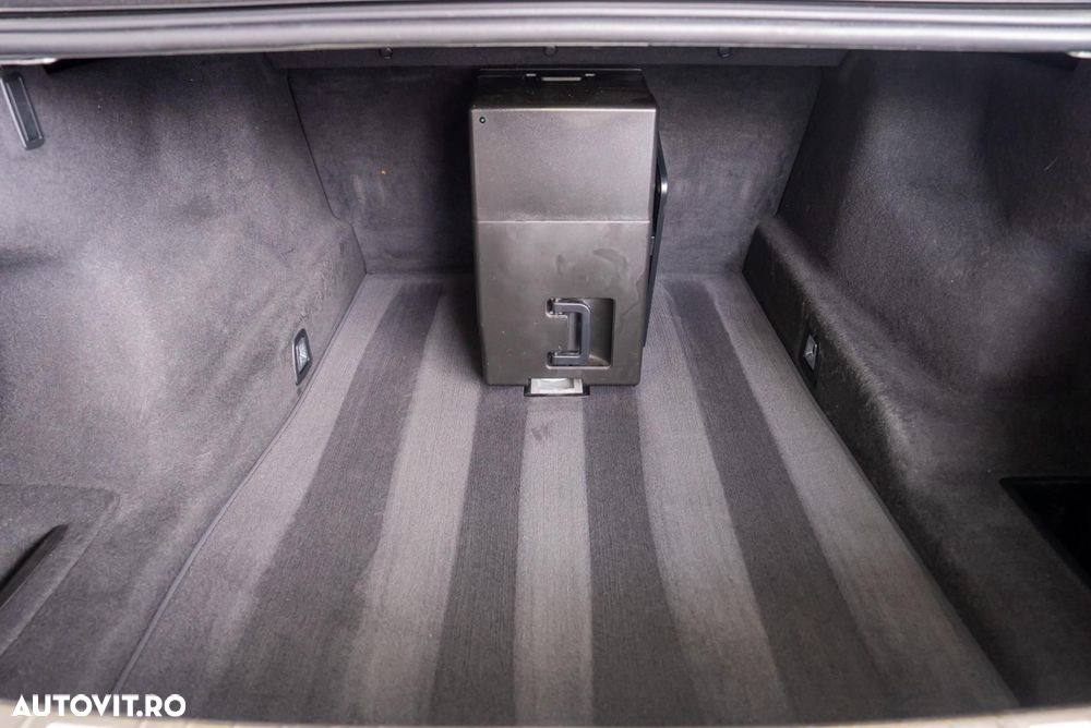 BMW Seria 7 750Li xDrive - 14