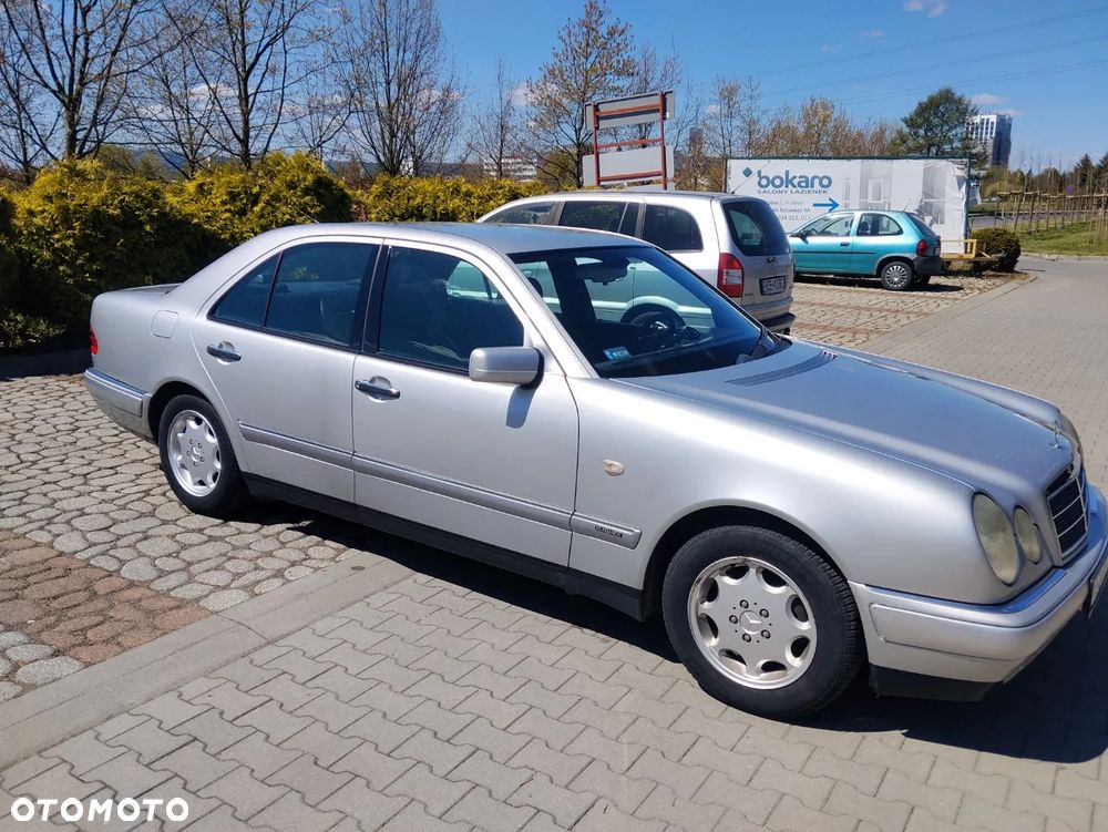 Mercedes-Benz Klasa E - 25