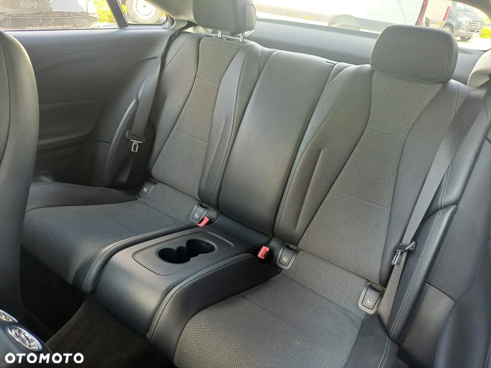 Mercedes-Benz Klasa E 220 d Coupe 9G-TRONIC Avantgarde - 14