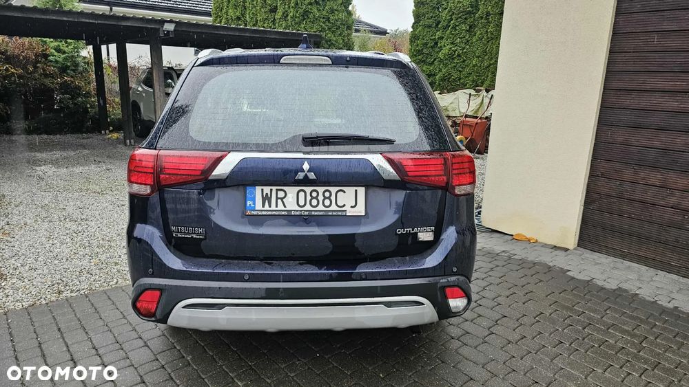 Mitsubishi Outlander 2.0 Invite + 2WD - 5