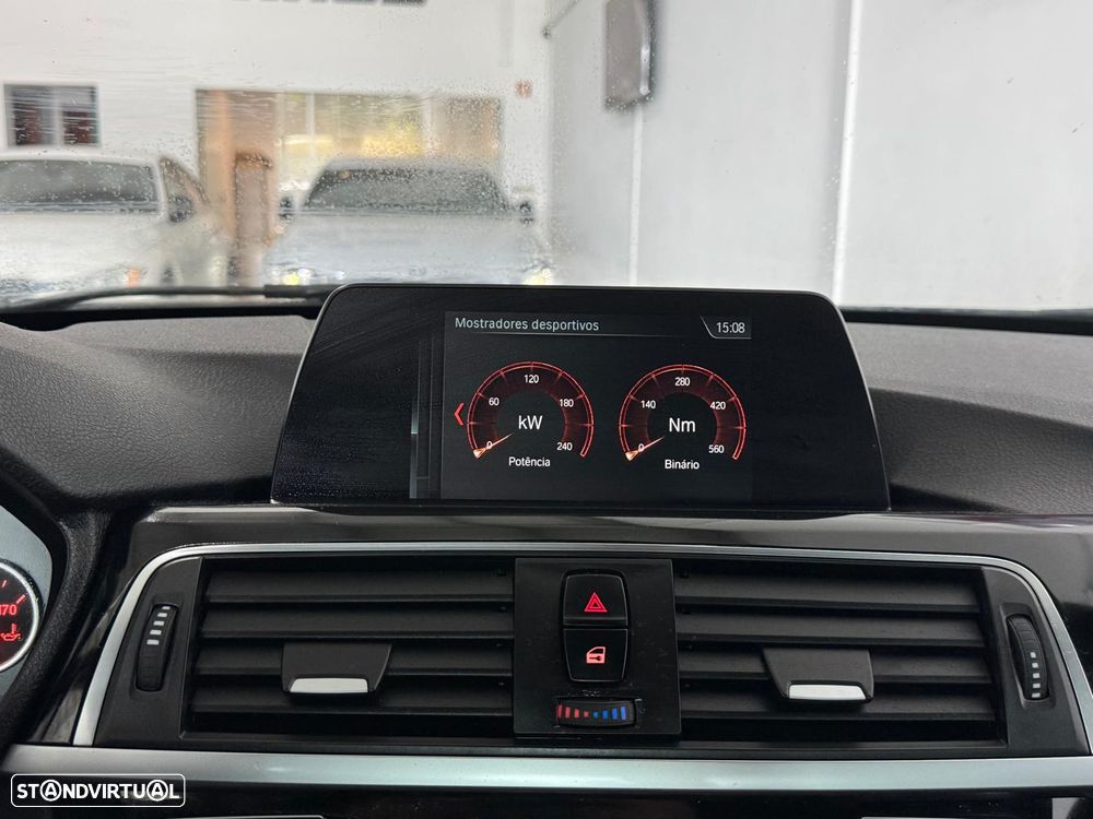 BMW 330 e iPerformance Pack M - 32