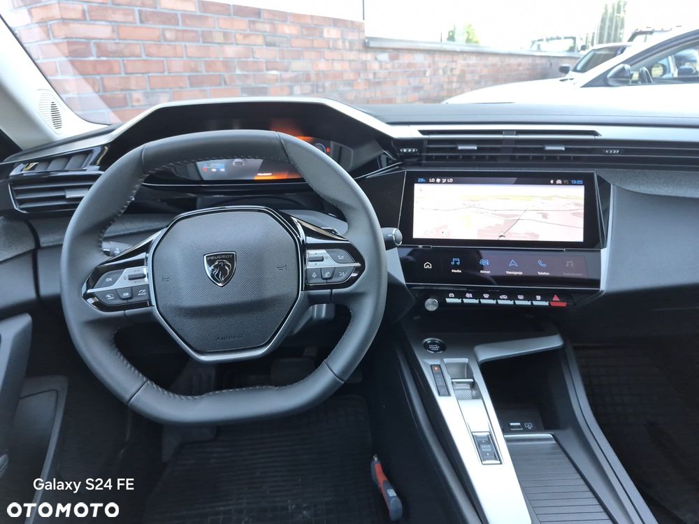 Peugeot 408 HYBRID 145 e-DSC6 Allure - 22