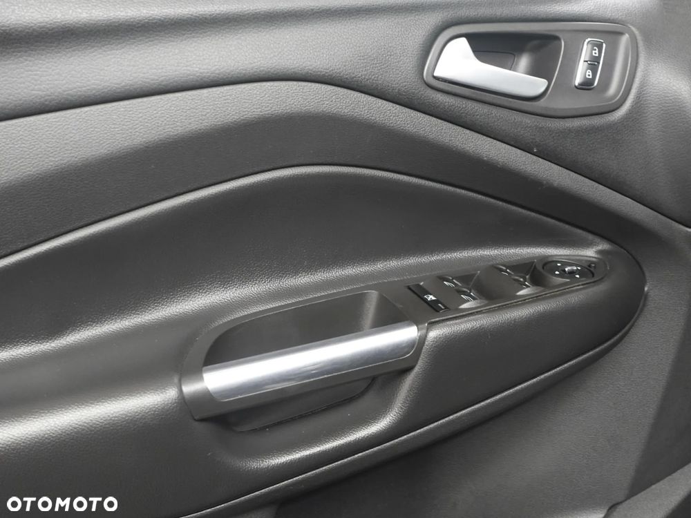 Ford Kuga 1.6 EcoBoost 2x4 Titanium - 17